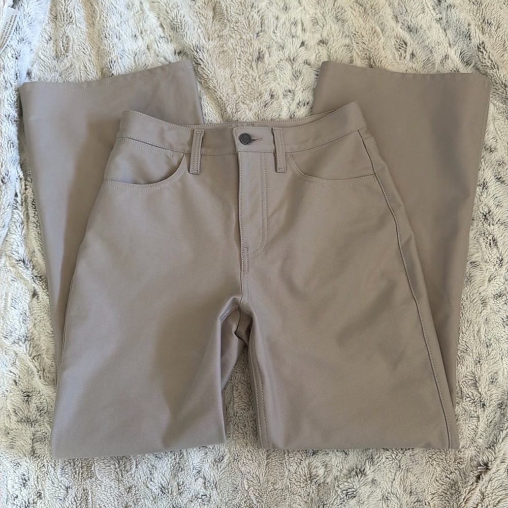 Lululemon NWOT Easy Five High Rose Subtle Flare Pant Short